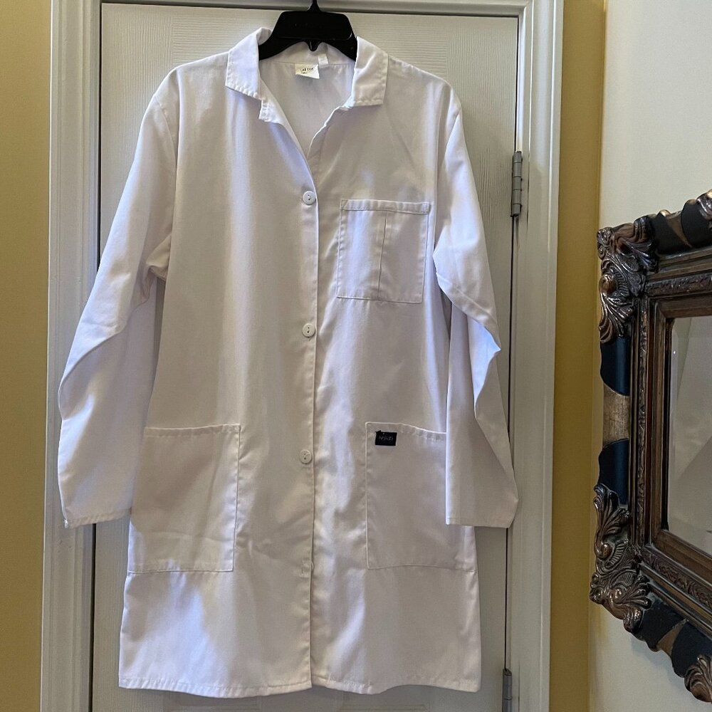 Women's RMF Scrubs Lab Coat White Size M 4-Button, Long Sleeves, Thigh Length